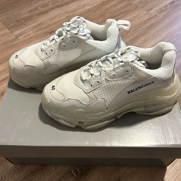 Balenciaga MEN'S TRIPLE S CLEAR SOLE SNEAKER IN WHITE(US7size) - Picture 1 of 5